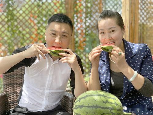 吃瓜结婚甜文,一场吃瓜引发的甜蜜婚姻